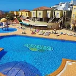 Summer Sun With Wifi And Pool In The Complex